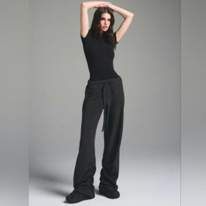 NWT RARE SKIMS Fleece Lounge Stacked Pants in STORM Dark Gray Size Small